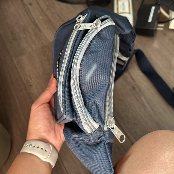 ***Lowest Price *** Everest Signature Waist Pack-Standard, Navy Blue, One Size. - Picture 3 of 3